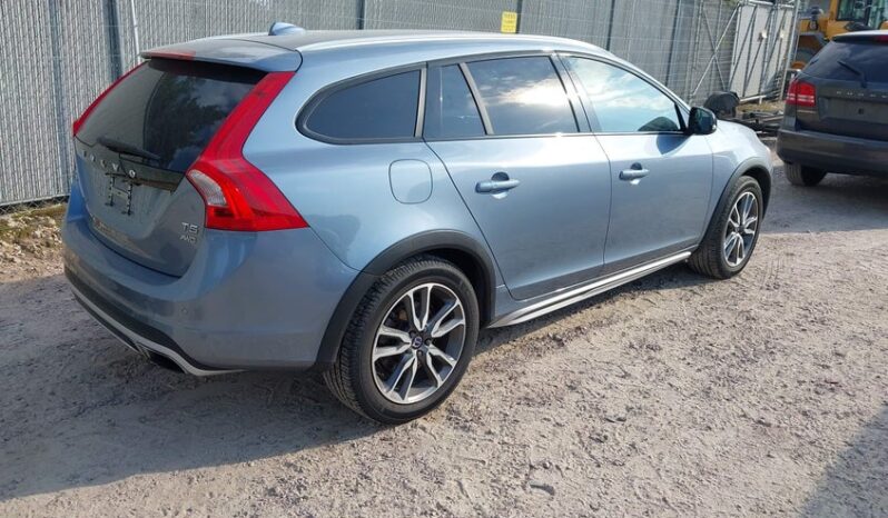
								2018 Volvo V60 cross country full									