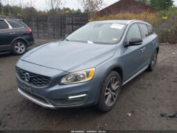 
										2017 Volvo V60 cross country full									