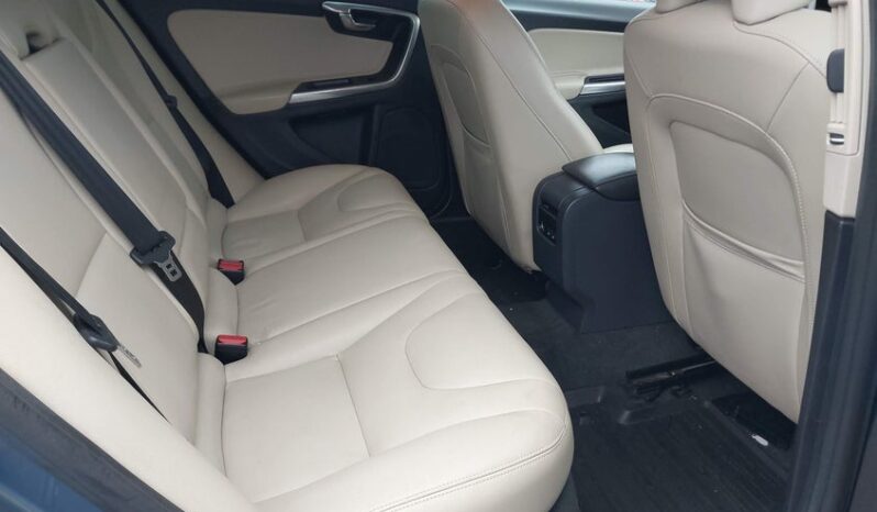 
								2017 Volvo V60 cross country full									