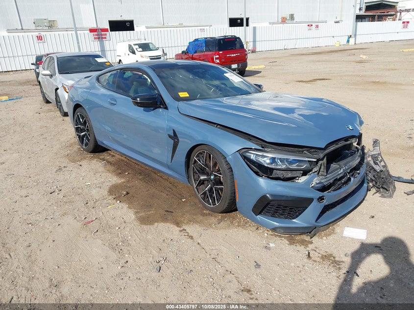 2022 BMW M8