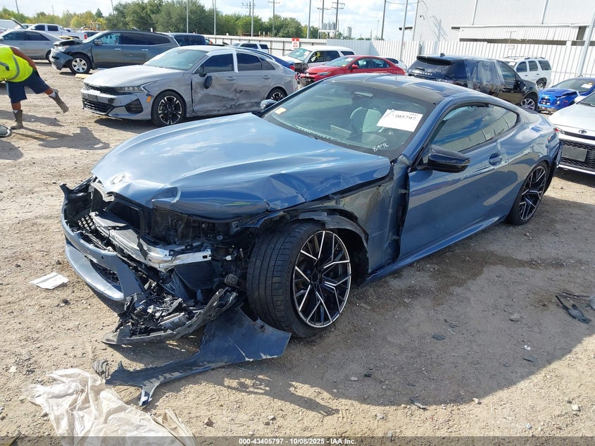 2022 BMW M8