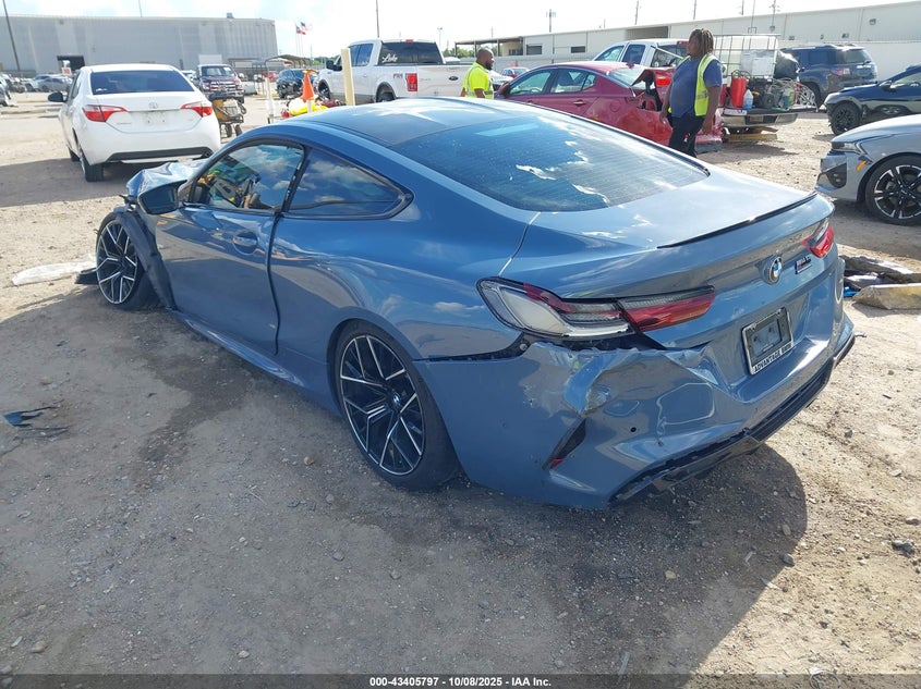 2022 BMW M8