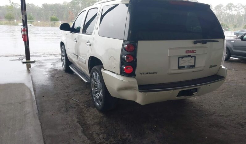
								2013 Gmc Yukon full									