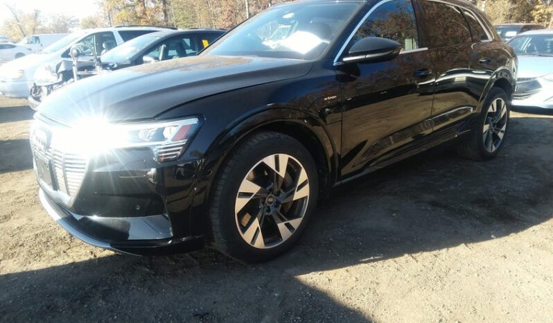 
								2022 Audi E-tron full									