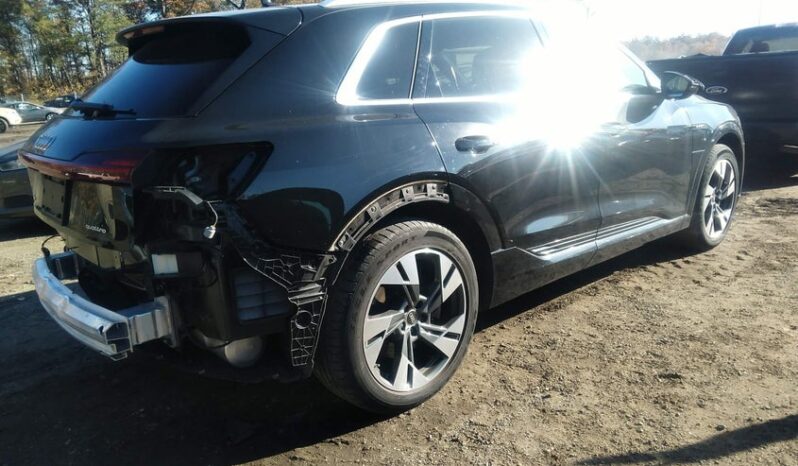 
								2022 Audi E-tron full									