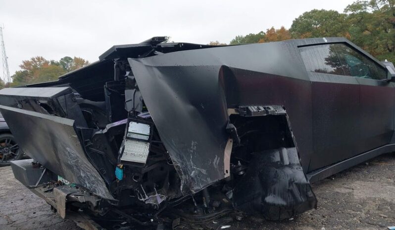 
								2024 Tesla Cybertruck full									