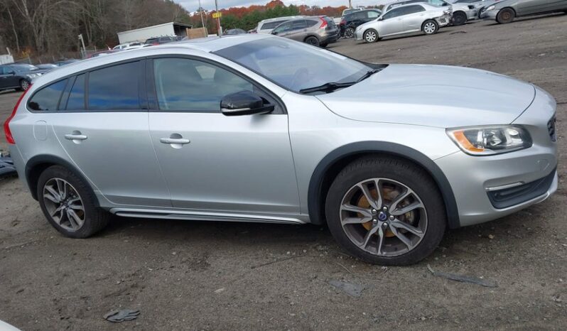 
								2016 Volvo V60 cross country full									