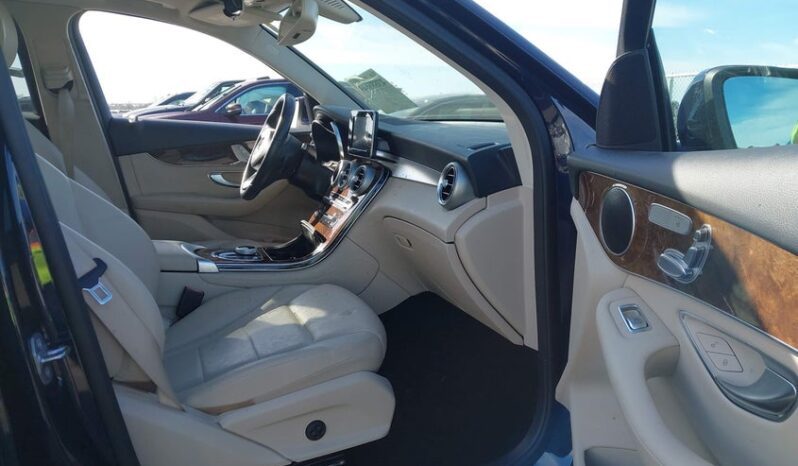 
								2017 Mercedes-benz Glc full									