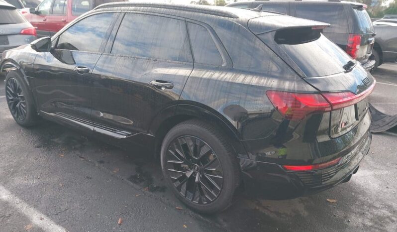 
								2024 Audi Q8 full									