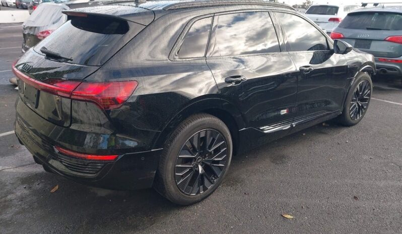 
								2024 Audi Q8 full									