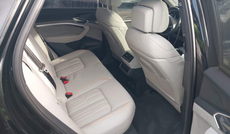 
								2024 Audi Q8 full									