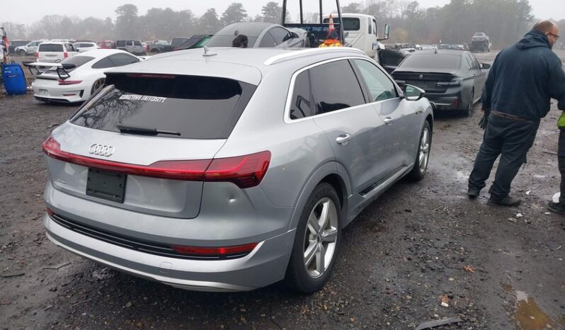 
								2019 Audi E-tron full									