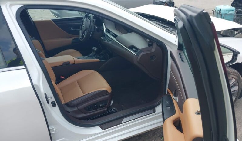 
								2021 Lexus Es 350 full									