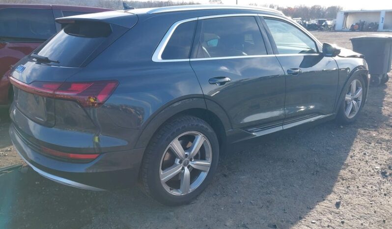 
								2019 Audi E-tron full									