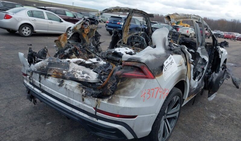 
								2021 Audi Q8 full									