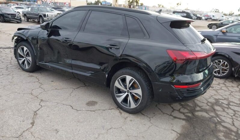 
								2024 Audi Q8 full									