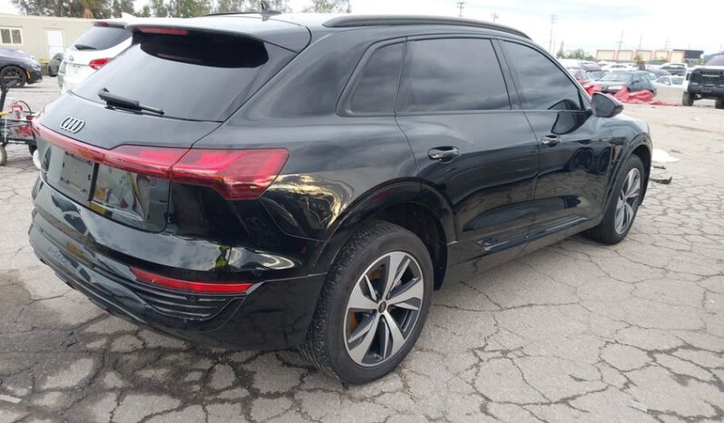 
								2024 Audi Q8 full									