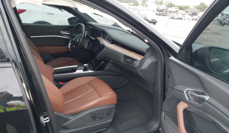 
								2024 Audi Q8 full									