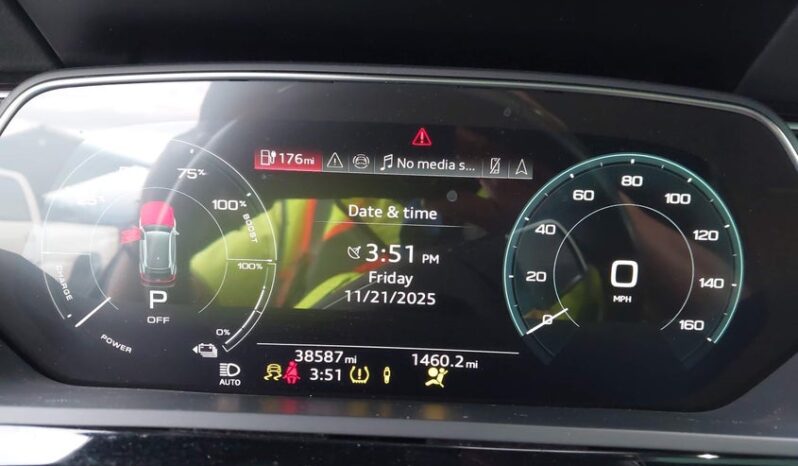 
								2024 Audi Q8 full									