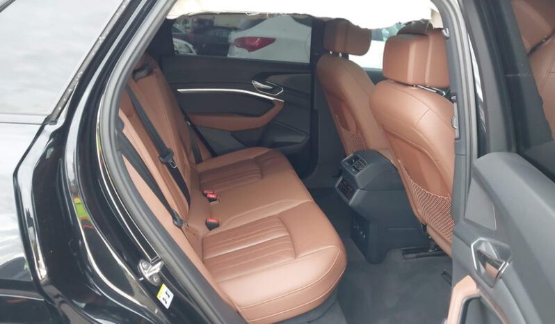 
								2024 Audi Q8 full									