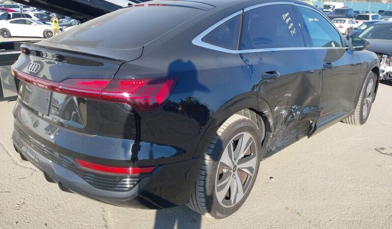 
								2024 Audi Q8 full									
