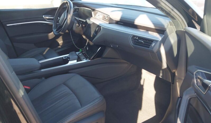 
								2024 Audi Q8 full									