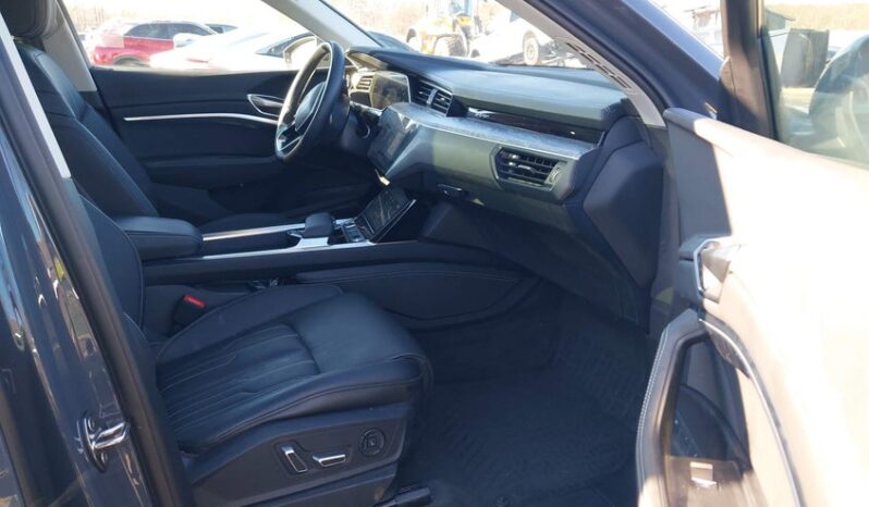 
								2024 Audi Q8 full									