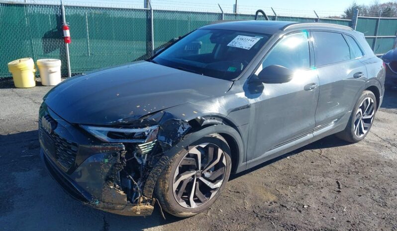 
								2024 Audi Q8 full									