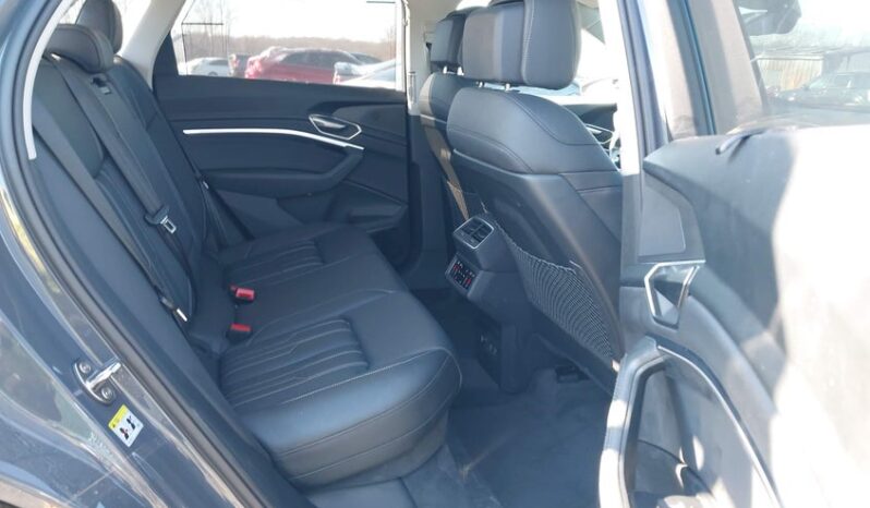 
								2024 Audi Q8 full									