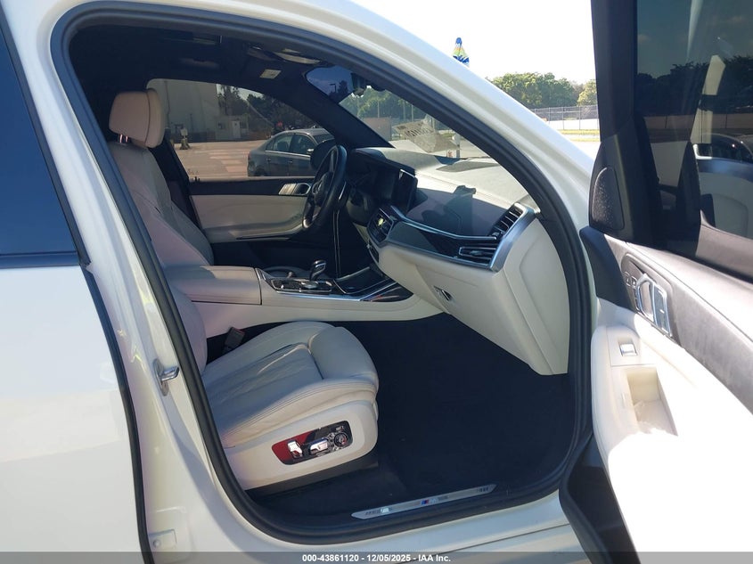 2022 BMW X7