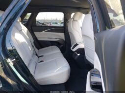 
										2024 Cadillac Lyriq full									