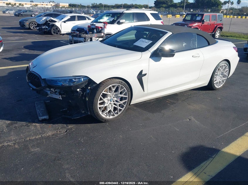 2022 BMW M8