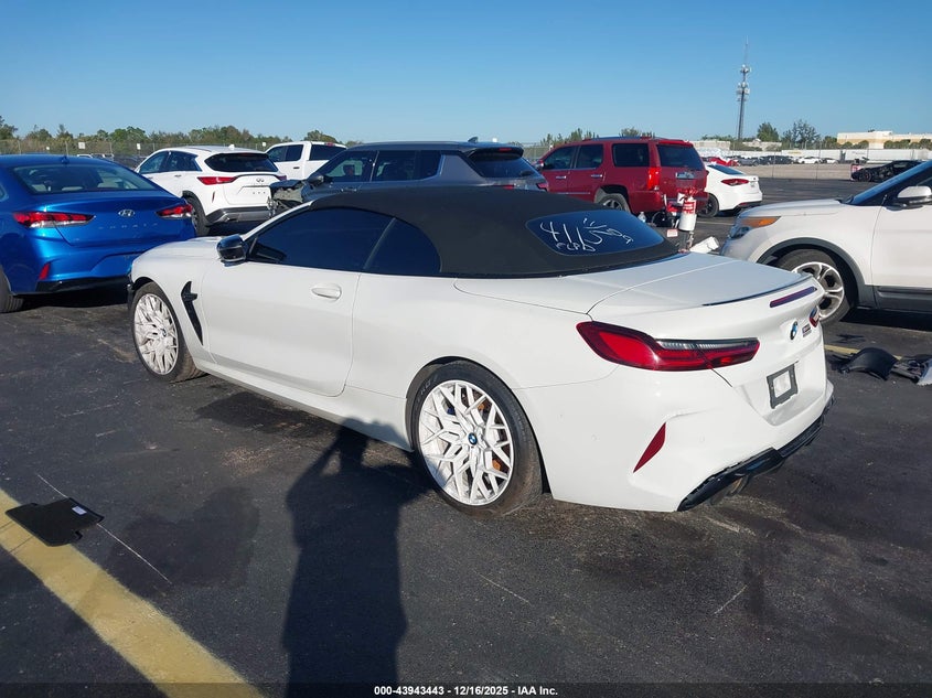 2022 BMW M8