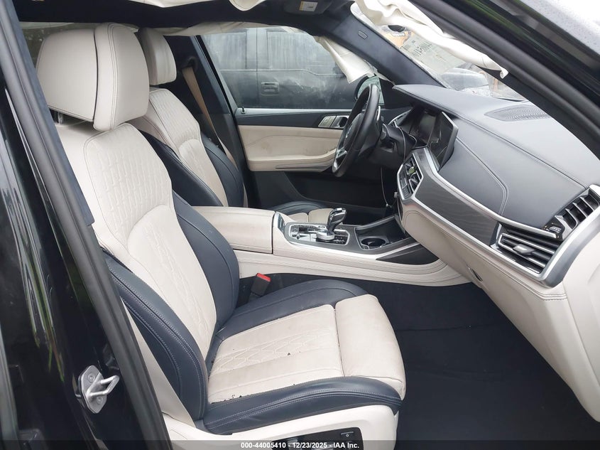 2022 BMW X7