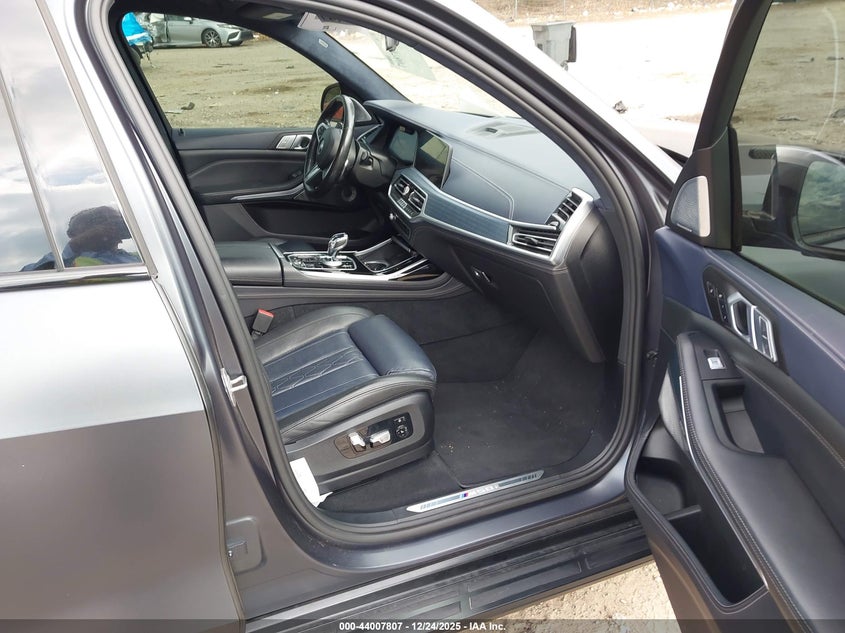 2021 BMW X7