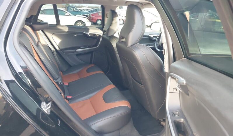 
								2018 Volvo V60 cross country full									