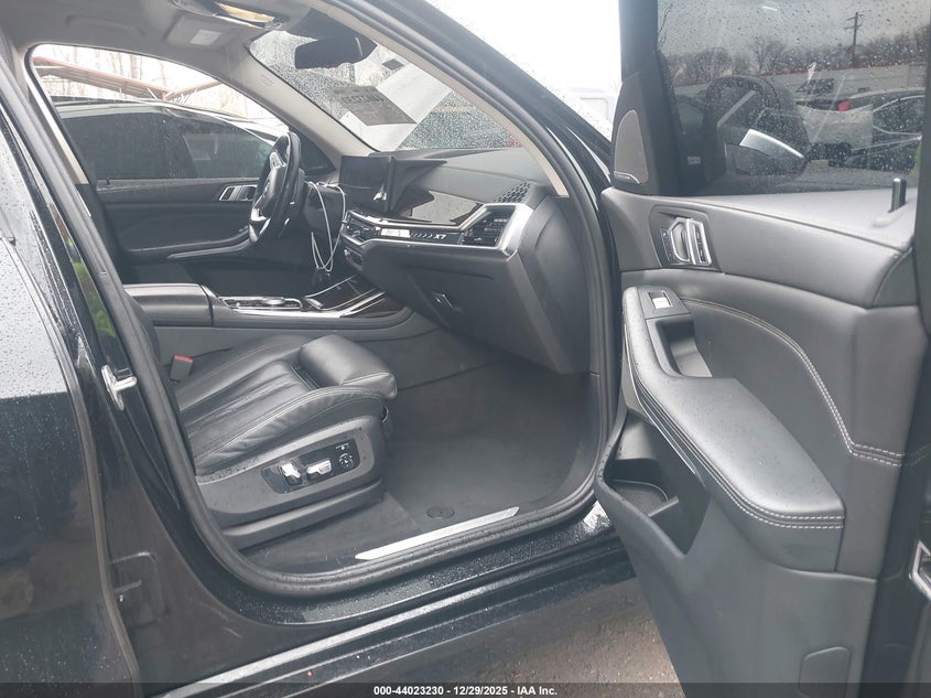 2023 BMW X7