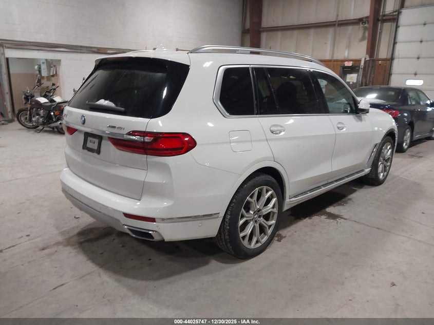 2022 BMW X7