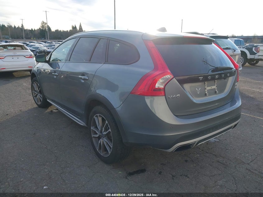 2018 Volvo V60 cross country