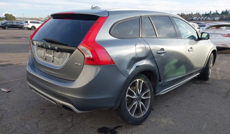 
								2018 Volvo V60 cross country full									