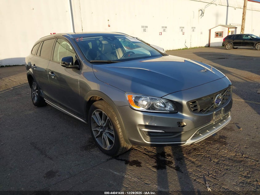 2018 Volvo V60 cross country