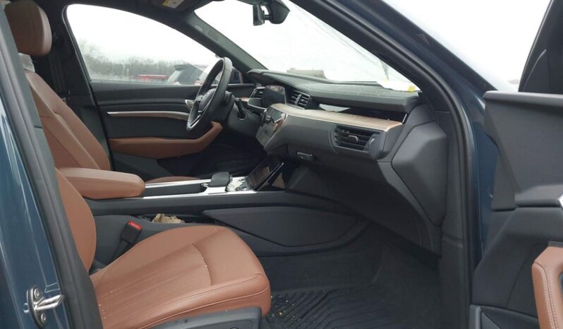 
								2024 Audi Q8 full									