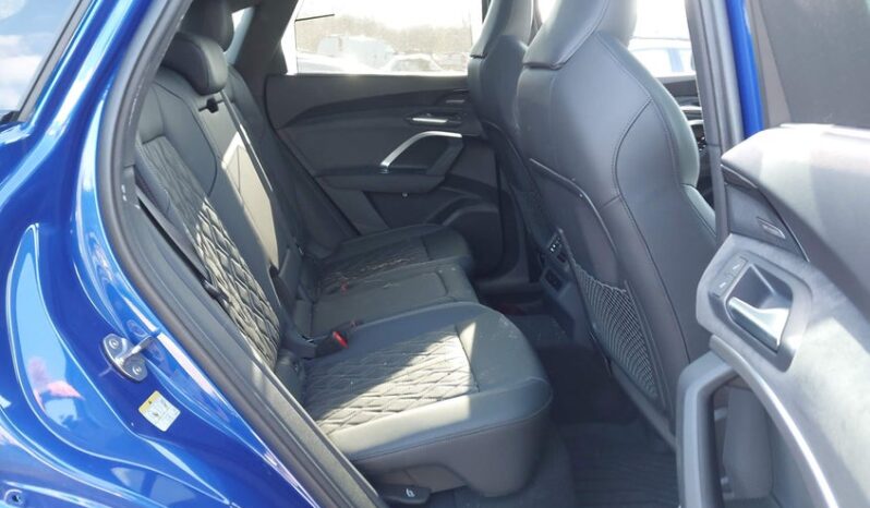 
								2025 Audi Sq5 full									