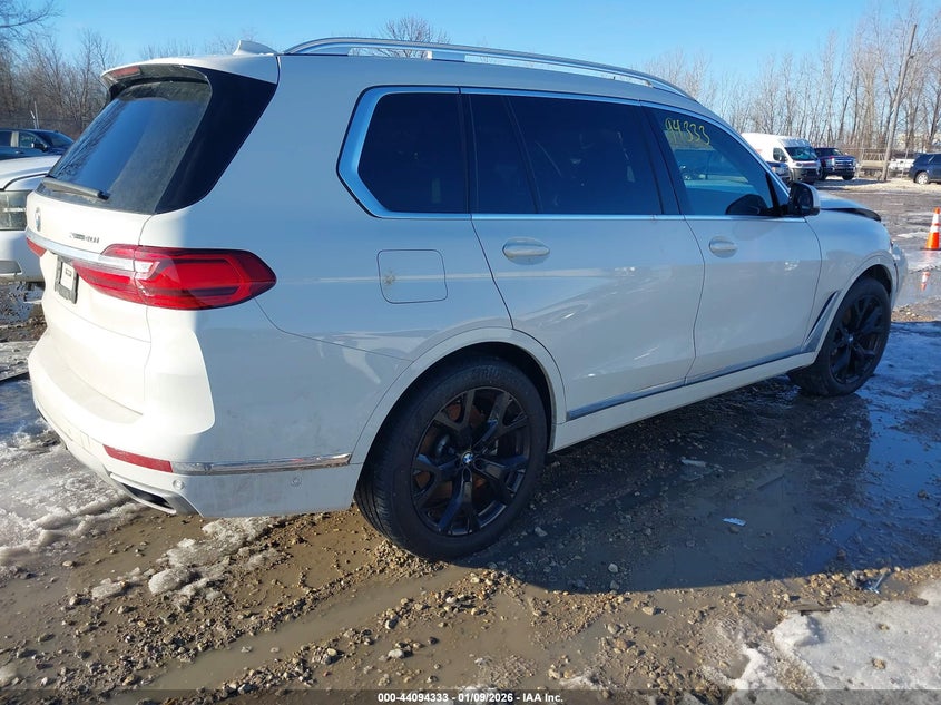 2022 BMW X7