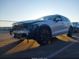 
										2023 Volvo V60 cross country full									