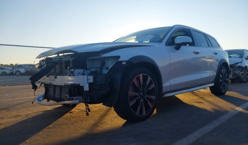 
								2023 Volvo V60 cross country full									