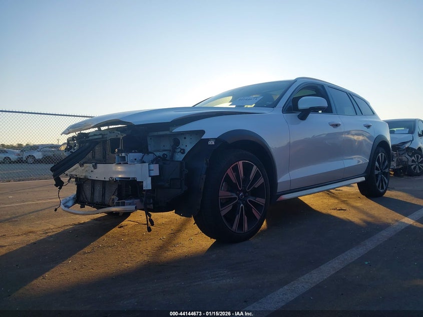 2023 Volvo V60 cross country