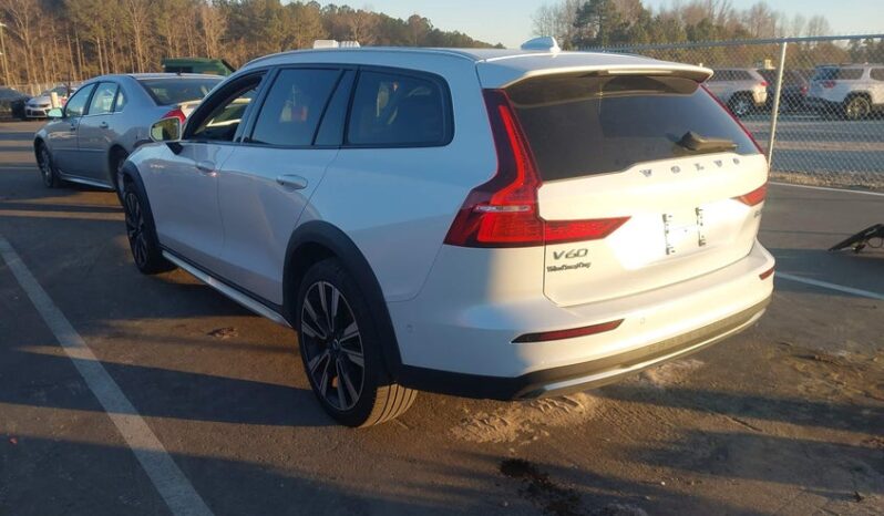 
								2023 Volvo V60 cross country full									