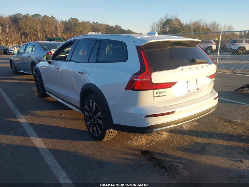 2023 Volvo V60 cross country