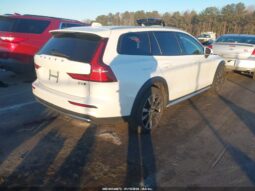 
										2023 Volvo V60 cross country full									